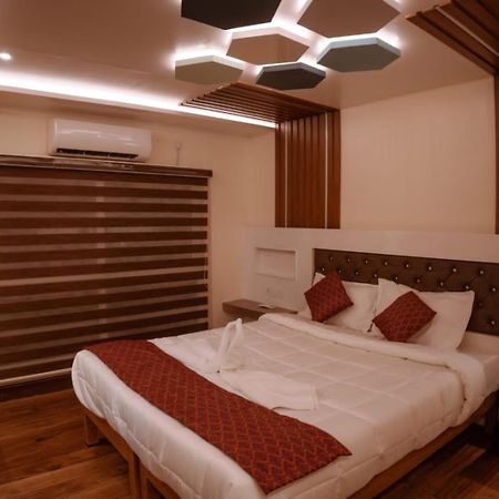 فندق Victoria Houseboats Alappuzha المظهر الخارجي الصورة