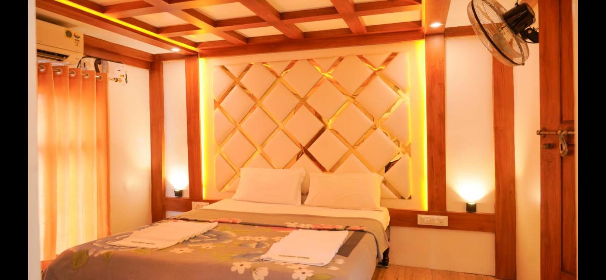 فندق Victoria Houseboats Alappuzha المظهر الخارجي الصورة