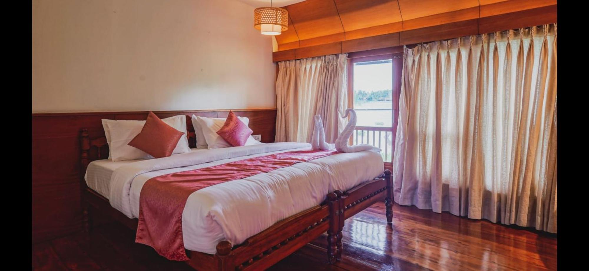 فندق Victoria Houseboats Alappuzha المظهر الخارجي الصورة