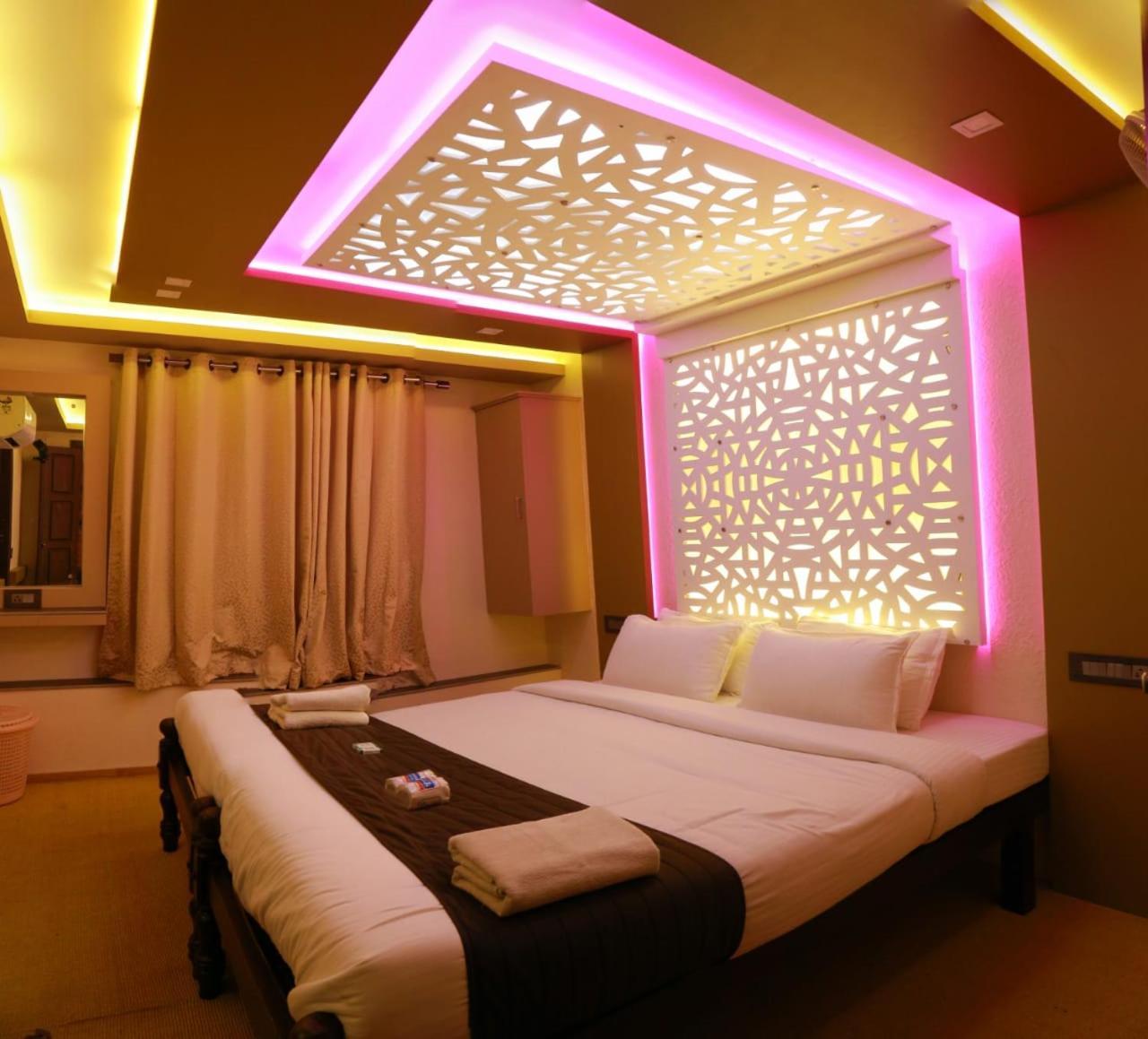 فندق Victoria Houseboats Alappuzha المظهر الخارجي الصورة