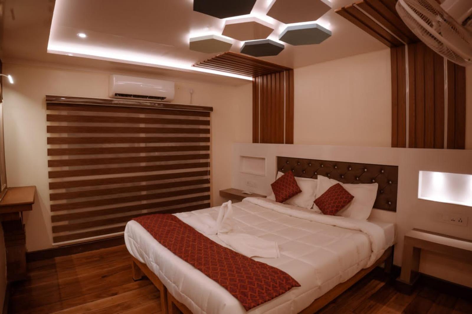 فندق Victoria Houseboats Alappuzha المظهر الخارجي الصورة